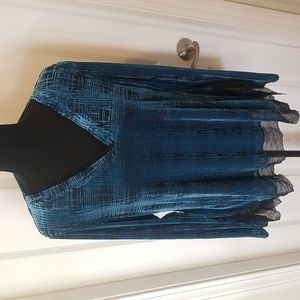 Simply Vera Wang large turquoise black flowy, light top